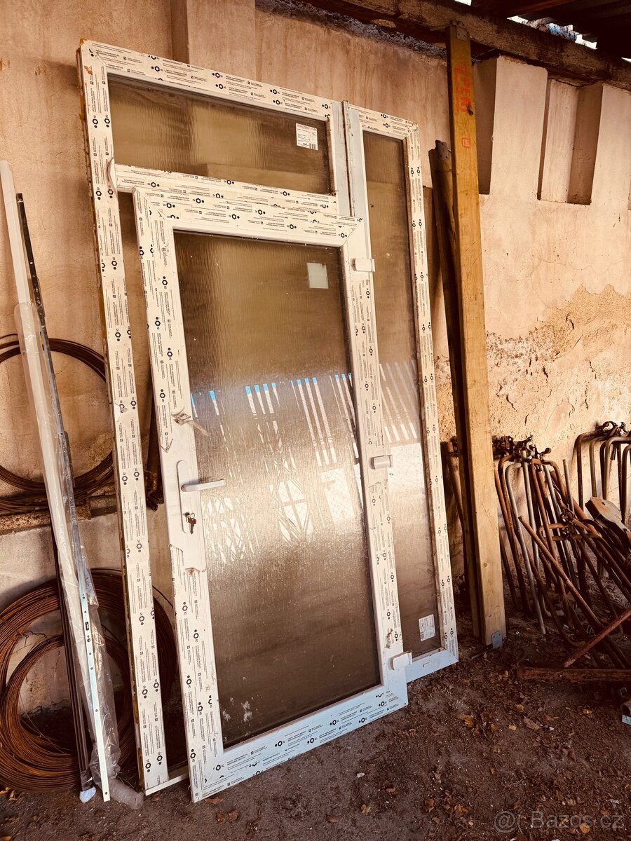 Prodám plastové dveře