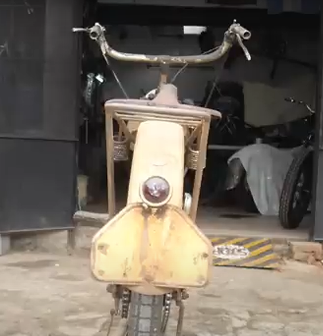 Koupím tyto řidítka. Nebo podobná.