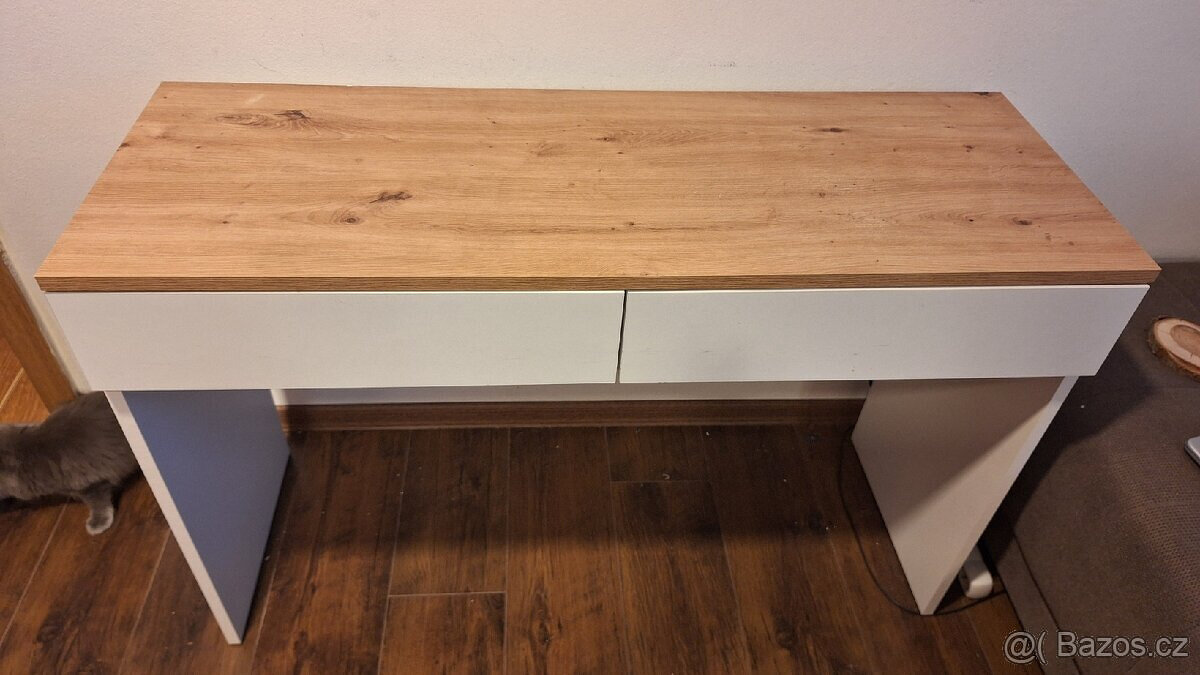 Pracovní stůl - PC