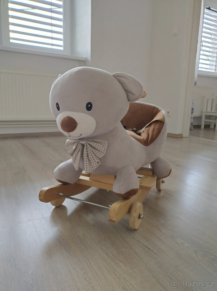 houpací/jezdící medvídek pro děti