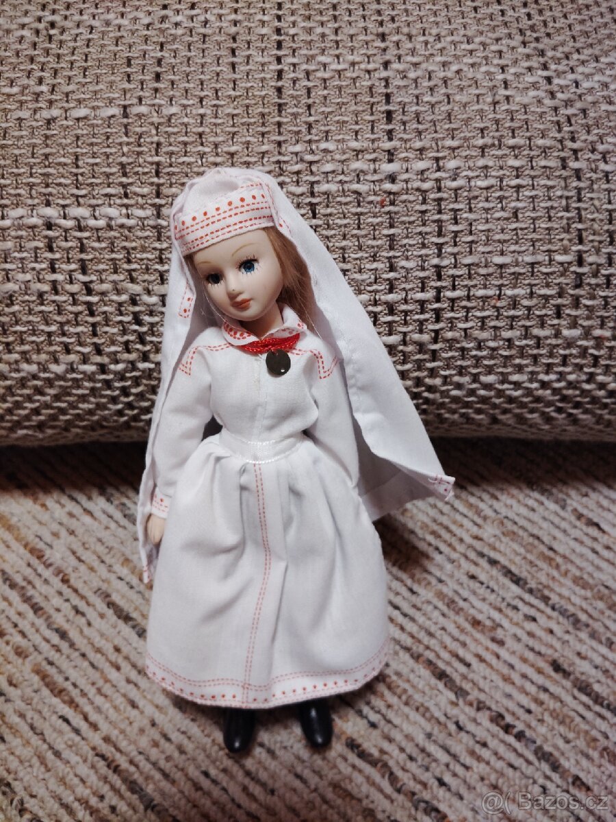 Panenka porcelánová