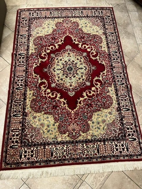 Vlněný koberec s klasickým vzorem