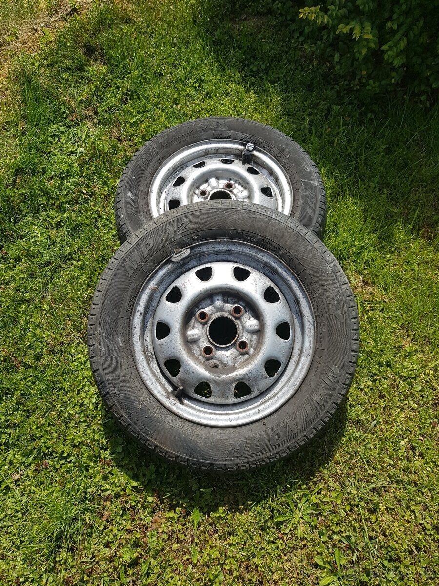 Nabízím 4 ks disků plechových vč pneu na Škoda auto