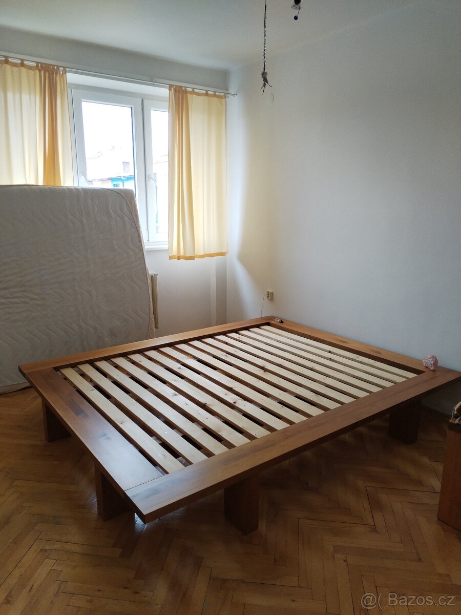 Postel, masiv smrk