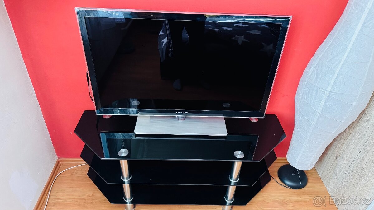 TV stolek