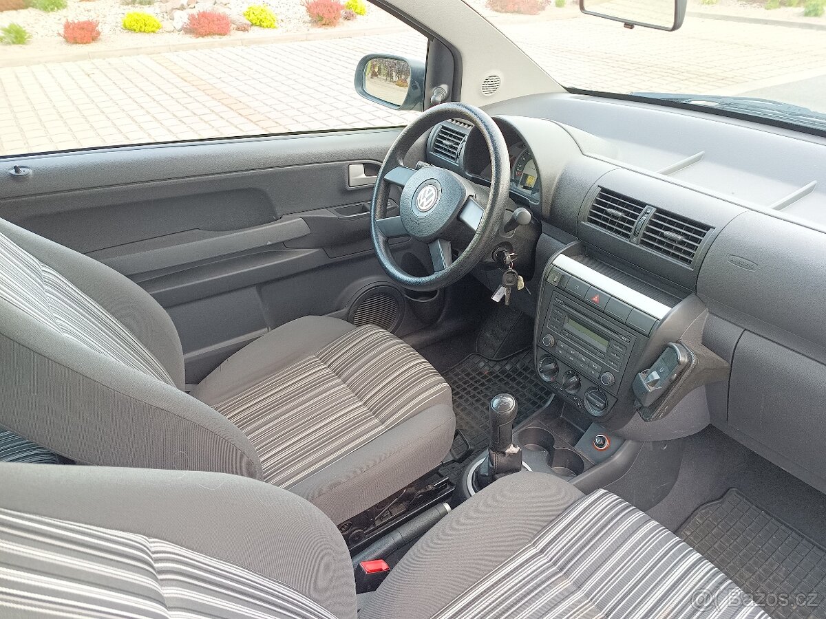 Volkswagen Fox 1.4i 55kw ,funkční klima,nehavarovné,1 majite