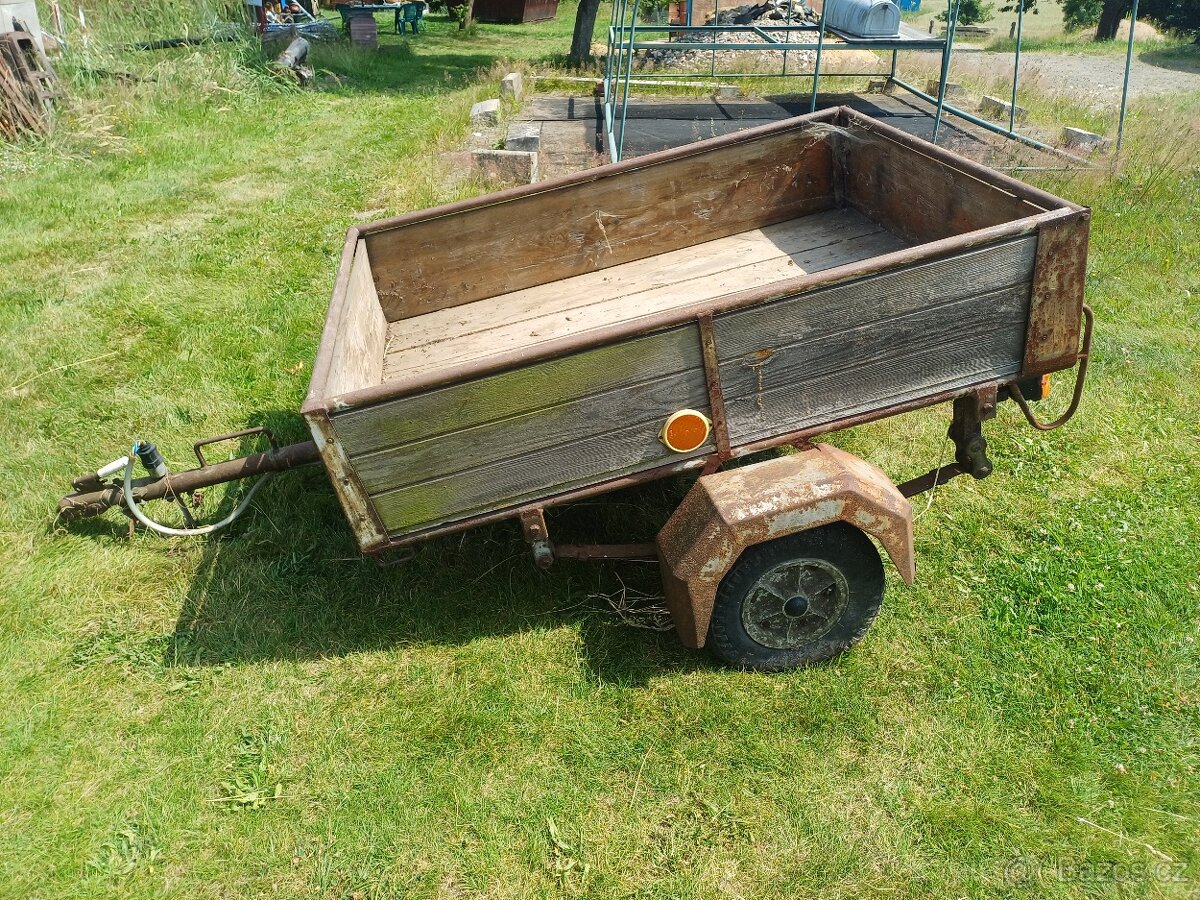 Přívěsný vozík