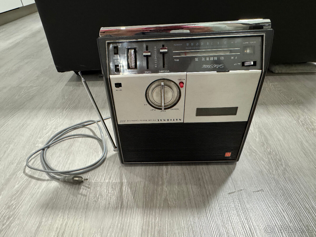 Rádio historické NATIONAL Solid State