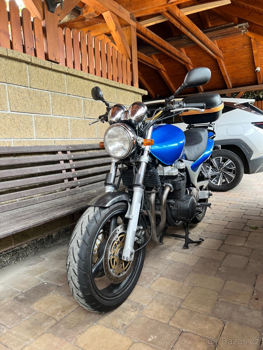 Kawasaki ZR7 (r.v. 2001)