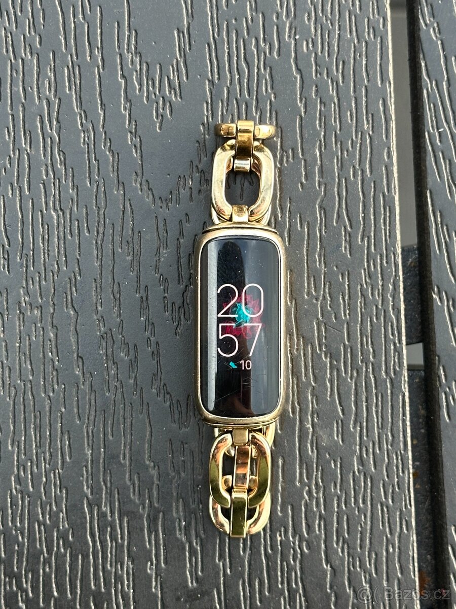 Chytrý náramek Fitbit Luxe zlatý