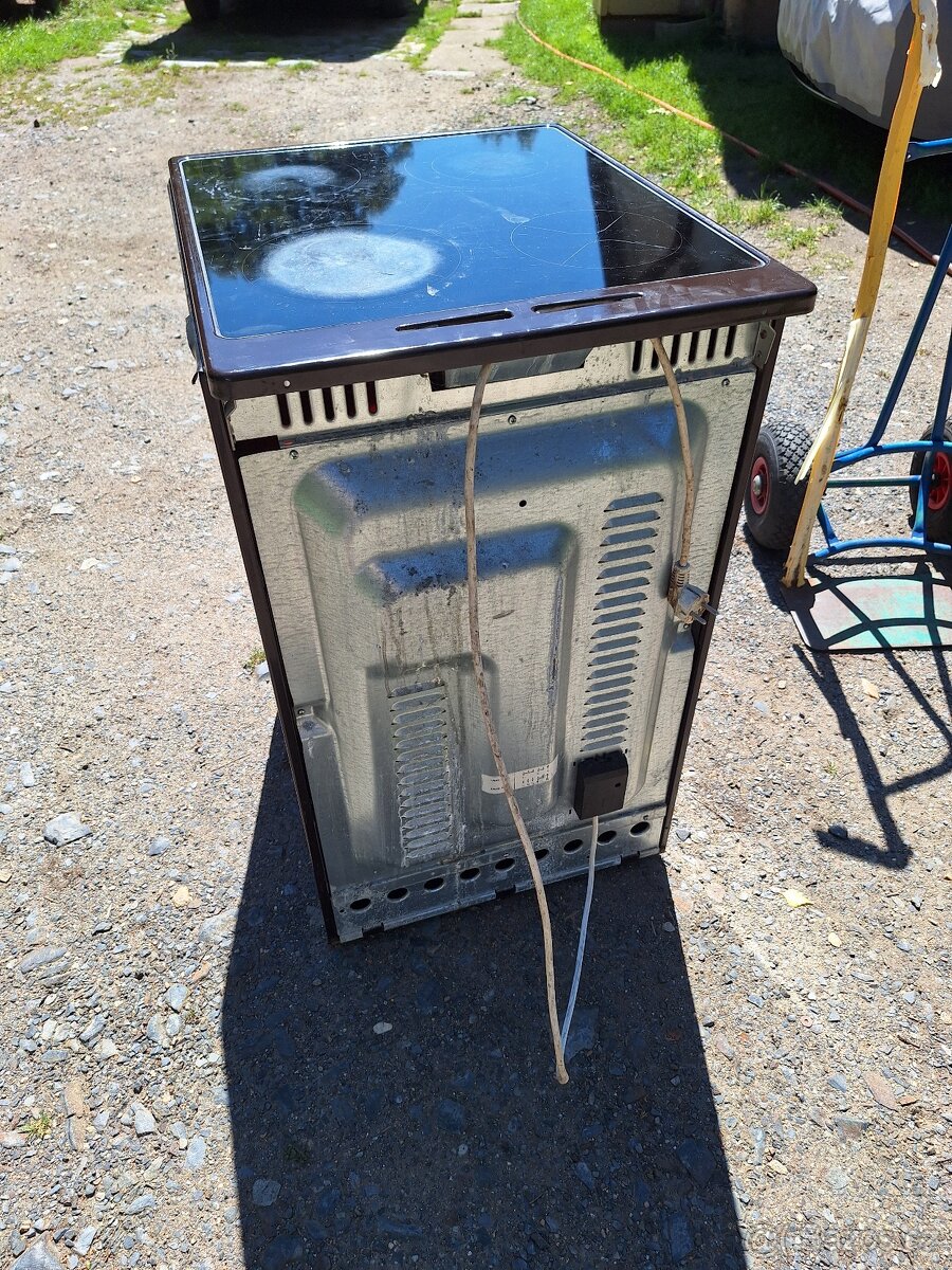 Elektrický sporák Mora na 220.v
