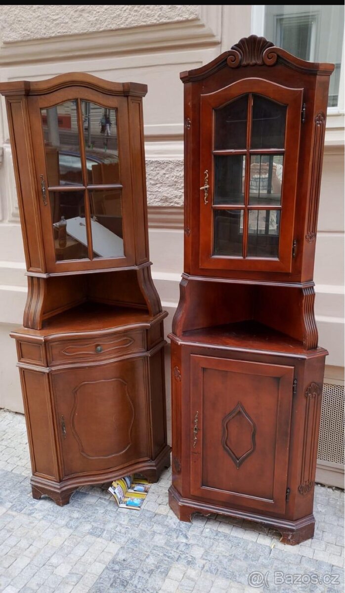 Rohové prosklené komody - cena za obě 500kč