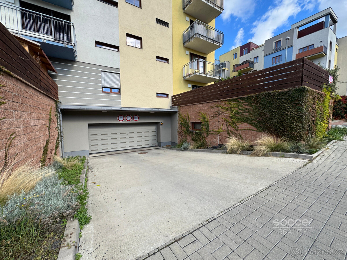 Pronájem garážového stání – Hostivař, Praha 10.