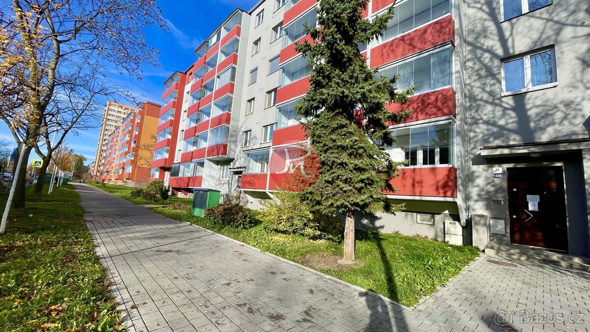 Dlouhodobý podnájem bytu 1+kk, zasklený balkón, Ostrava Poru