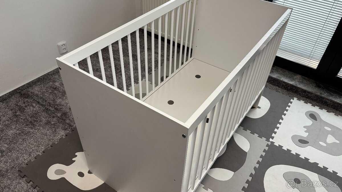 Dětská postýlka s matrací
