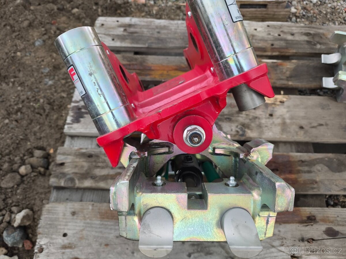 Naklápěcí rychloupínák pro 2-3t bagr