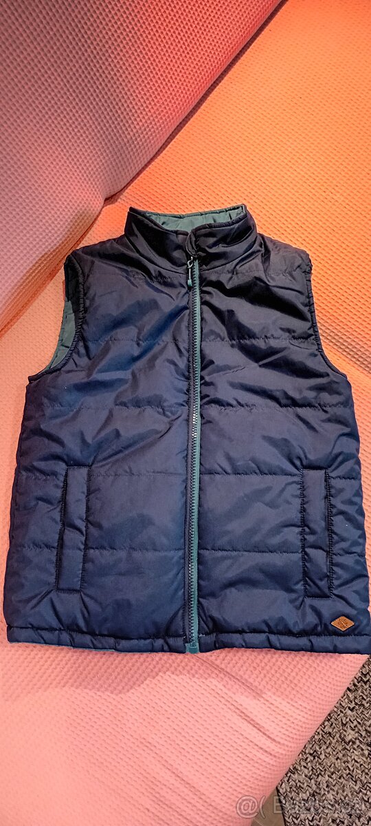 Zánovní  chlapecká oboustranná vesta Coccodrillo  vel.128