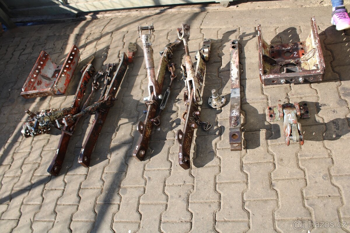 Zetor 6911 ramena konzole trn držák 3. bod