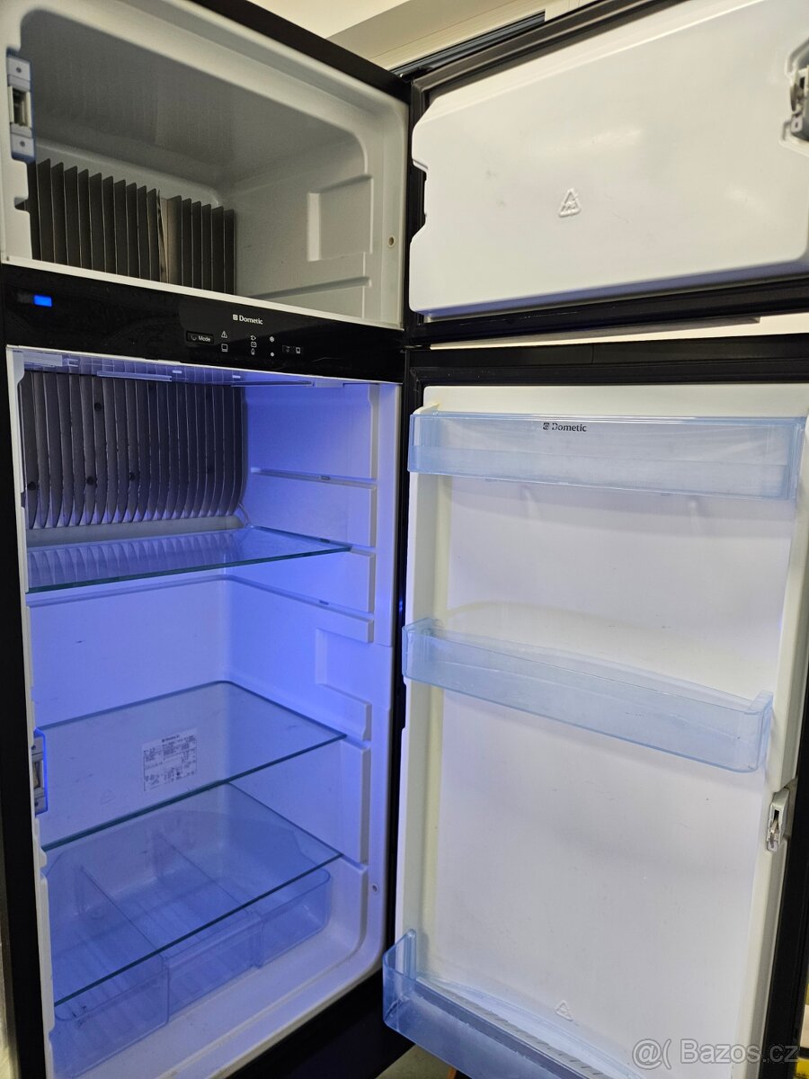 Lednice s mrazákem Dometic RMD 8551- 12V,230V, plyn