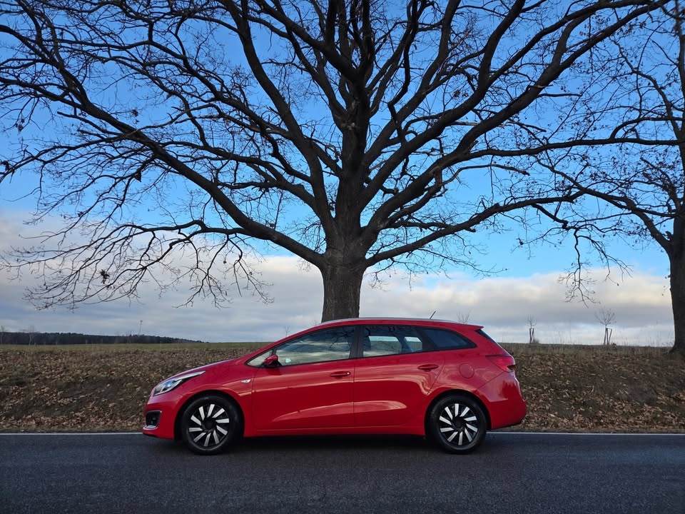 KIA CEED COMBI - KUP ČR - NAFTA - UDRŽOVANÝ - 2016