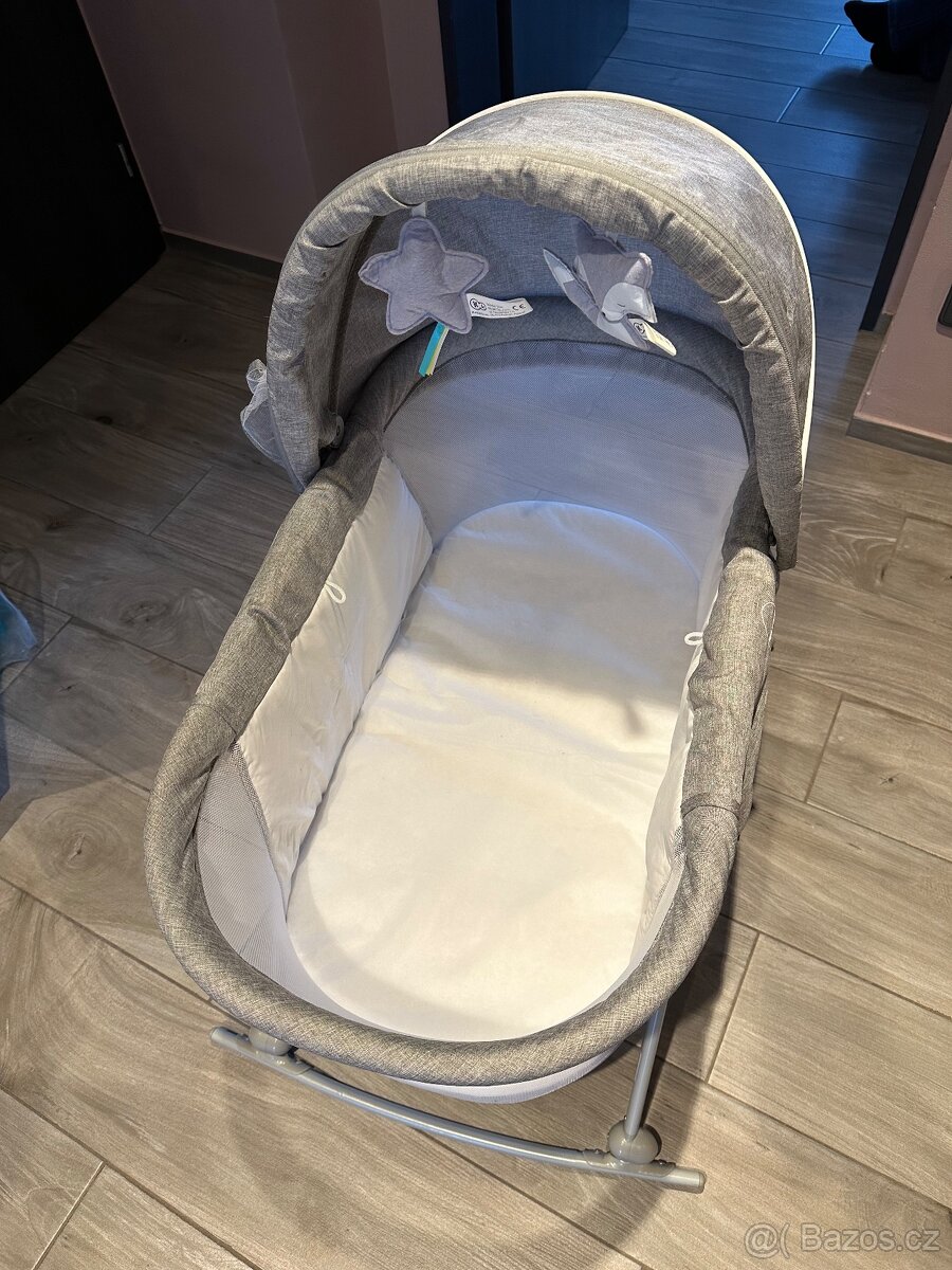 Cestovni postylka pro miminko
