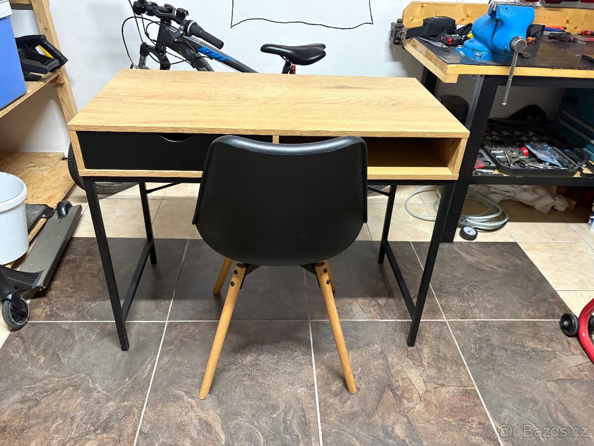 Stůl a židle
