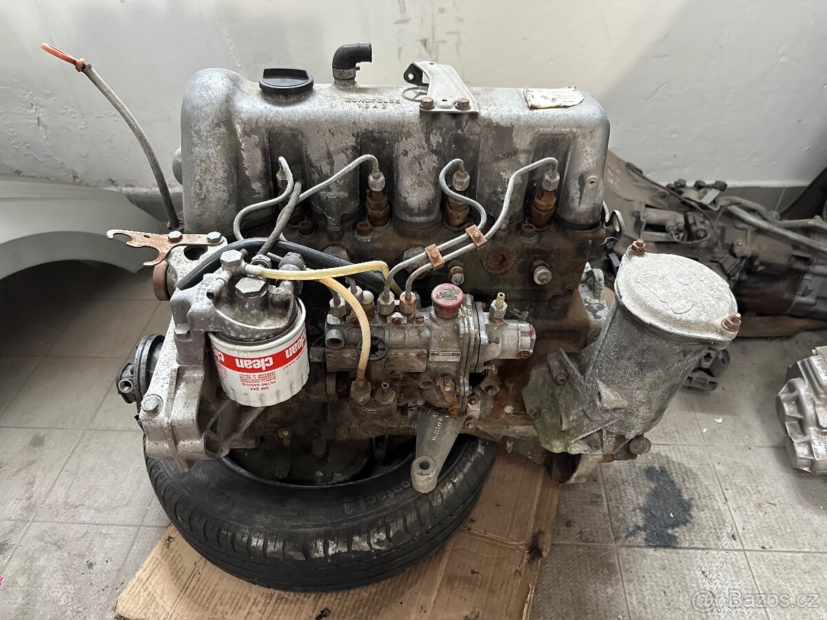 Motor Mercedes w115 220D