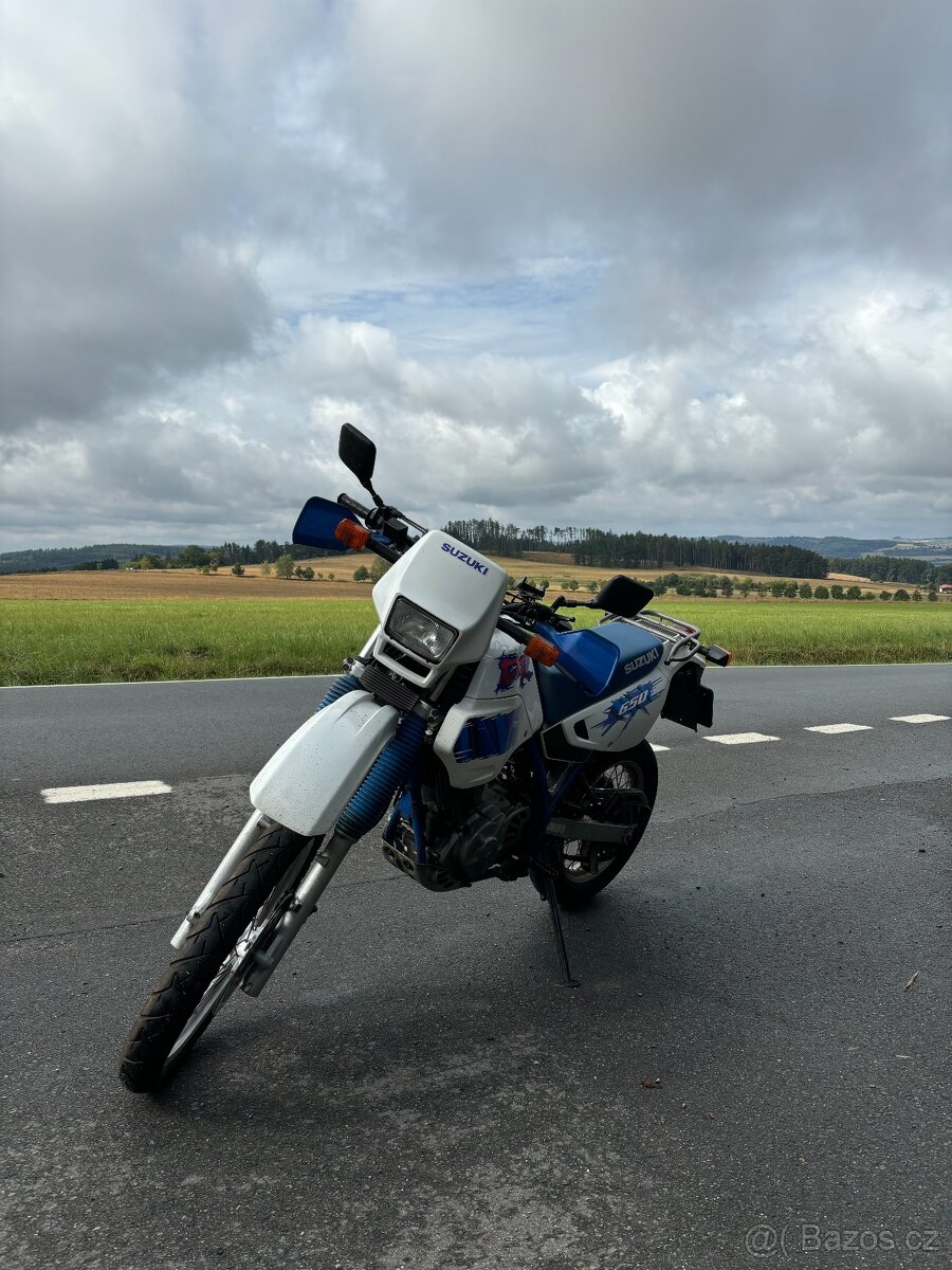 Suzuki DR650 - Rezervováno