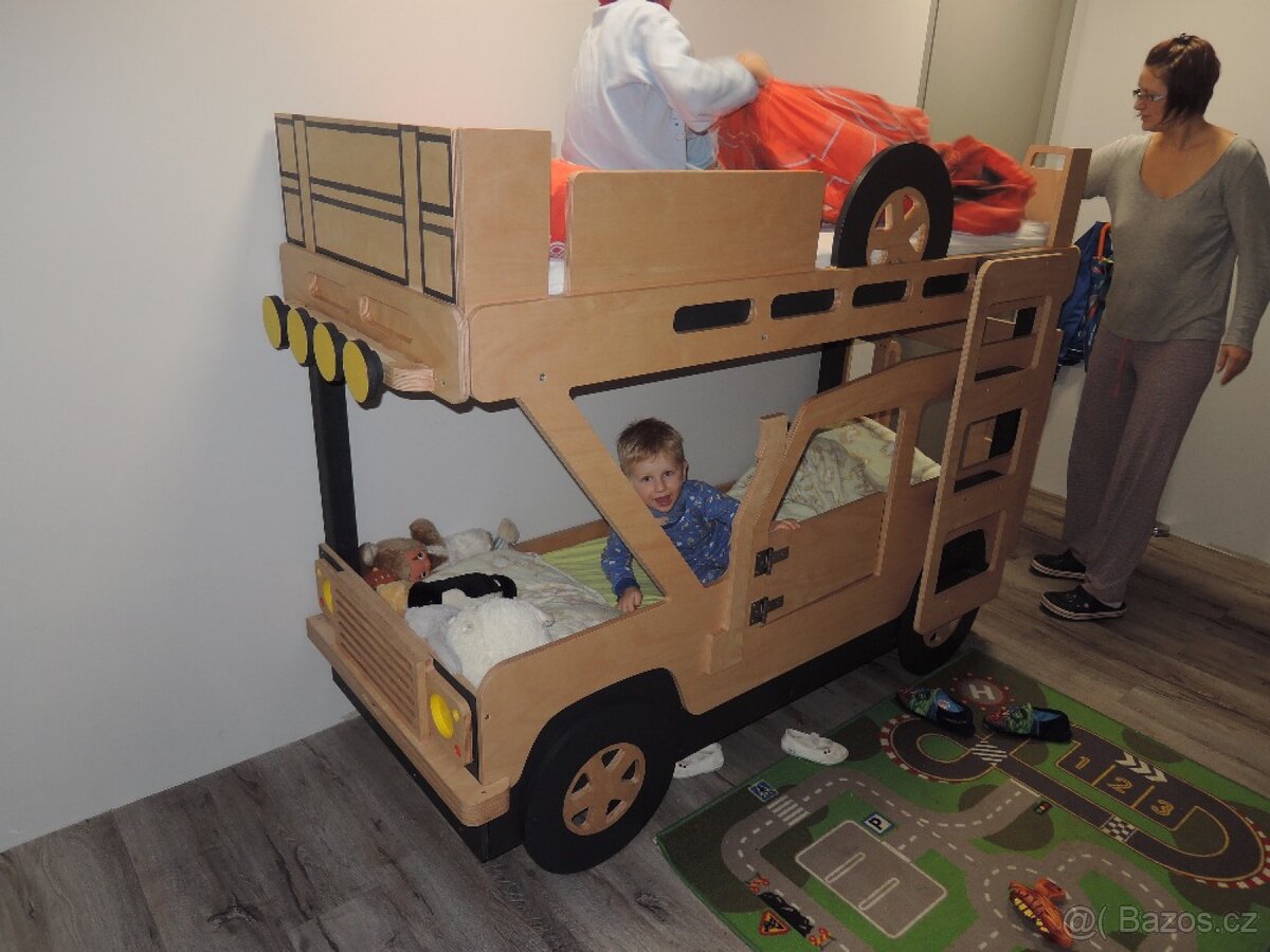 Patrová postel ve tvaru Land Rover Defender