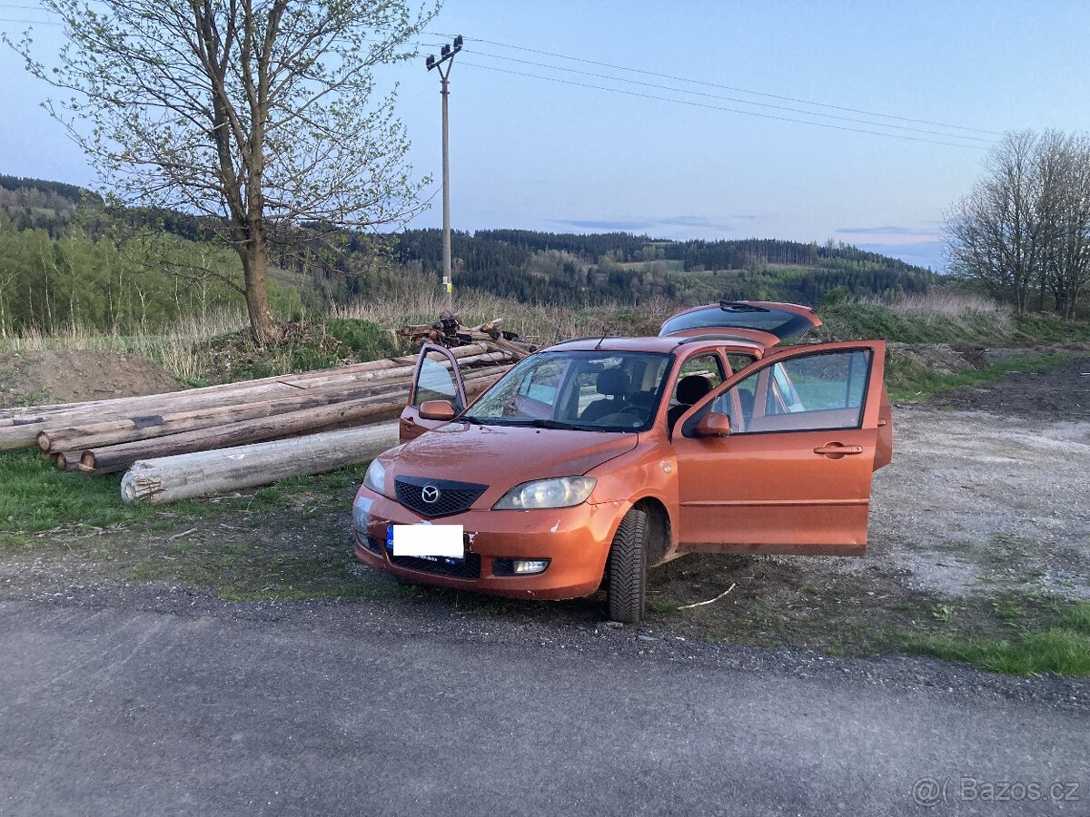 Prodám Mazda 2 na náhradní díly, stk do 4/26