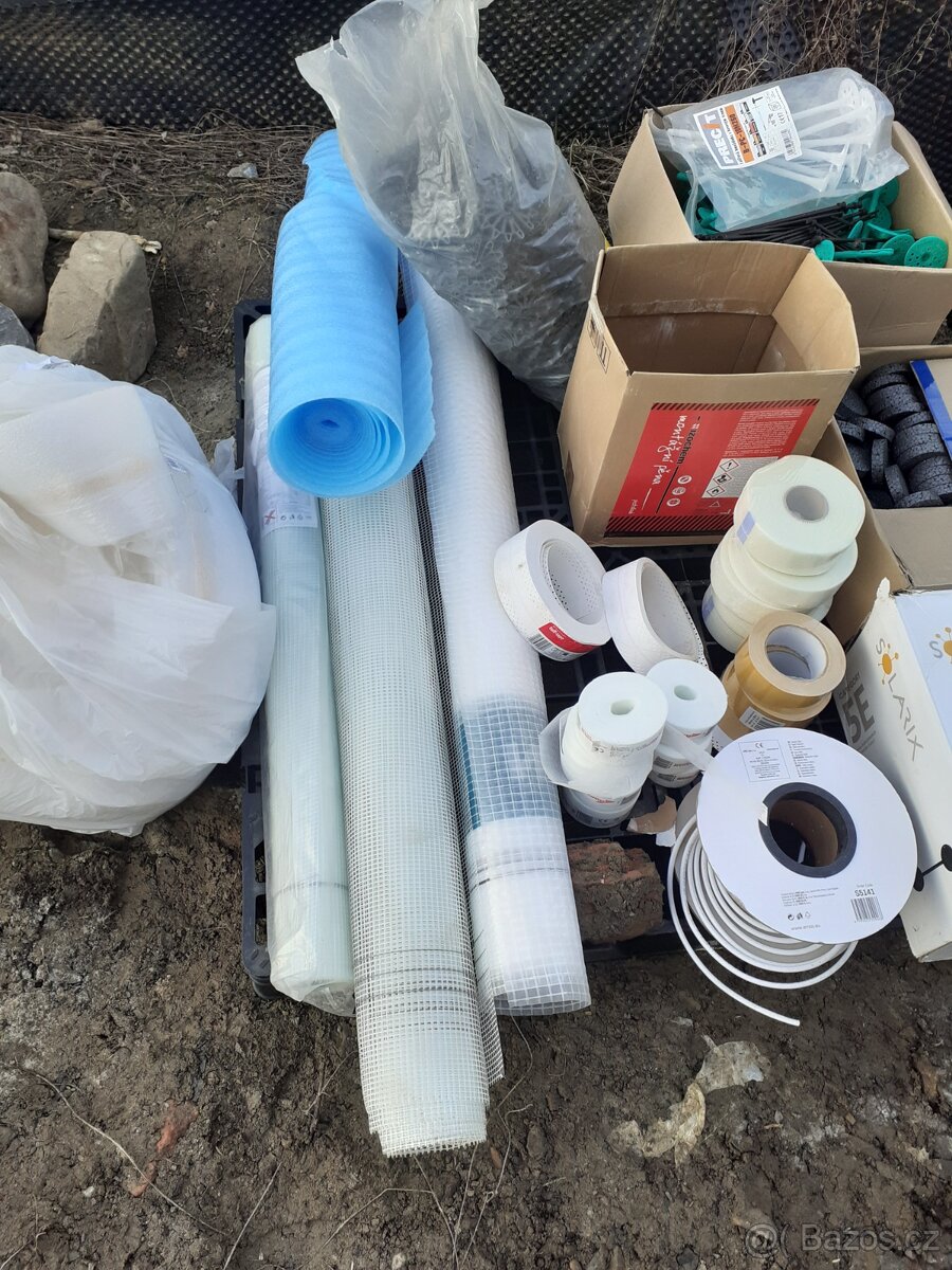 Zbytek materiálu na sádrokarton, rastry, zateplení, strop