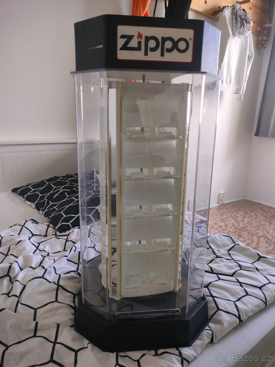 Zippo stojan vitrina otočná na zipoo zapalovače ,na 40kusu