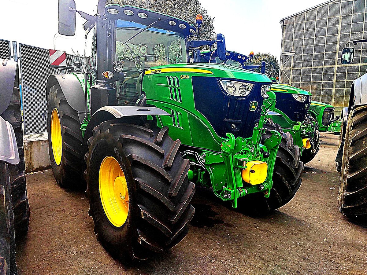 Traktor John Deere 6215R