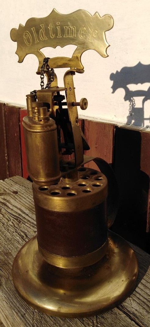 STOLNÍ BENZÍNOVÝ ZAPALOVAČ OLDTIMER --- TOP STAV