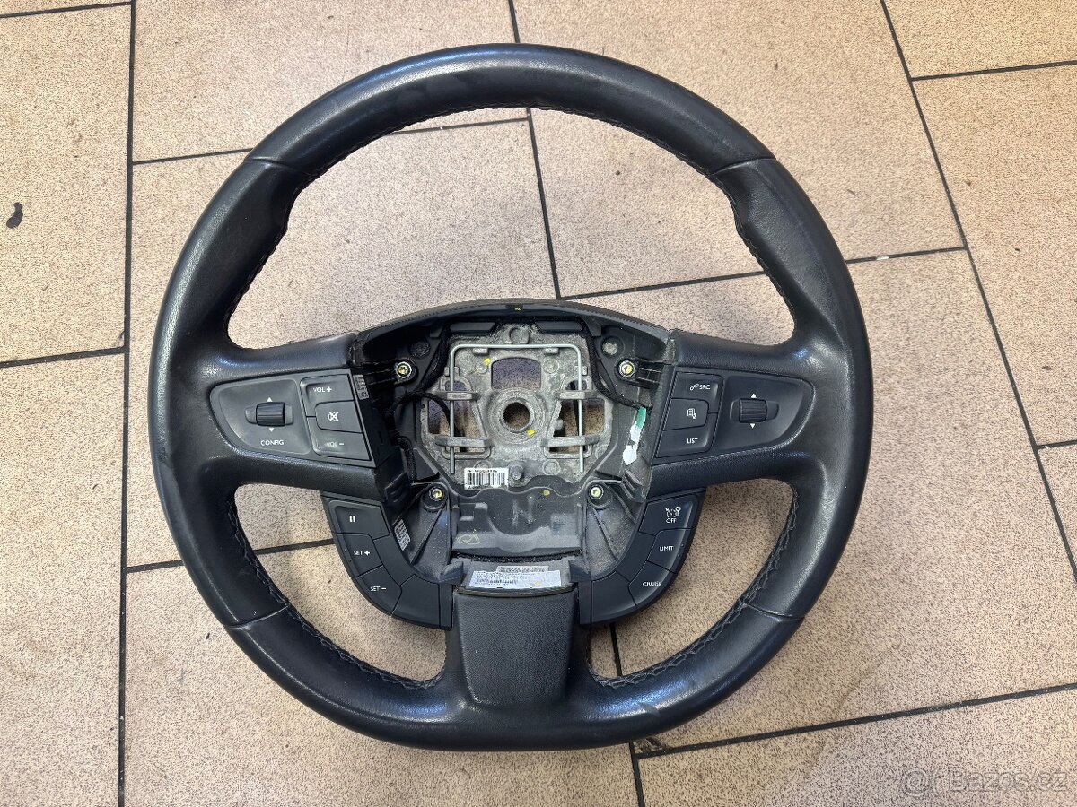 Multifunkční volant Peugeot 508