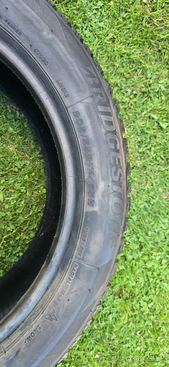 Nové pneu 205/55R17