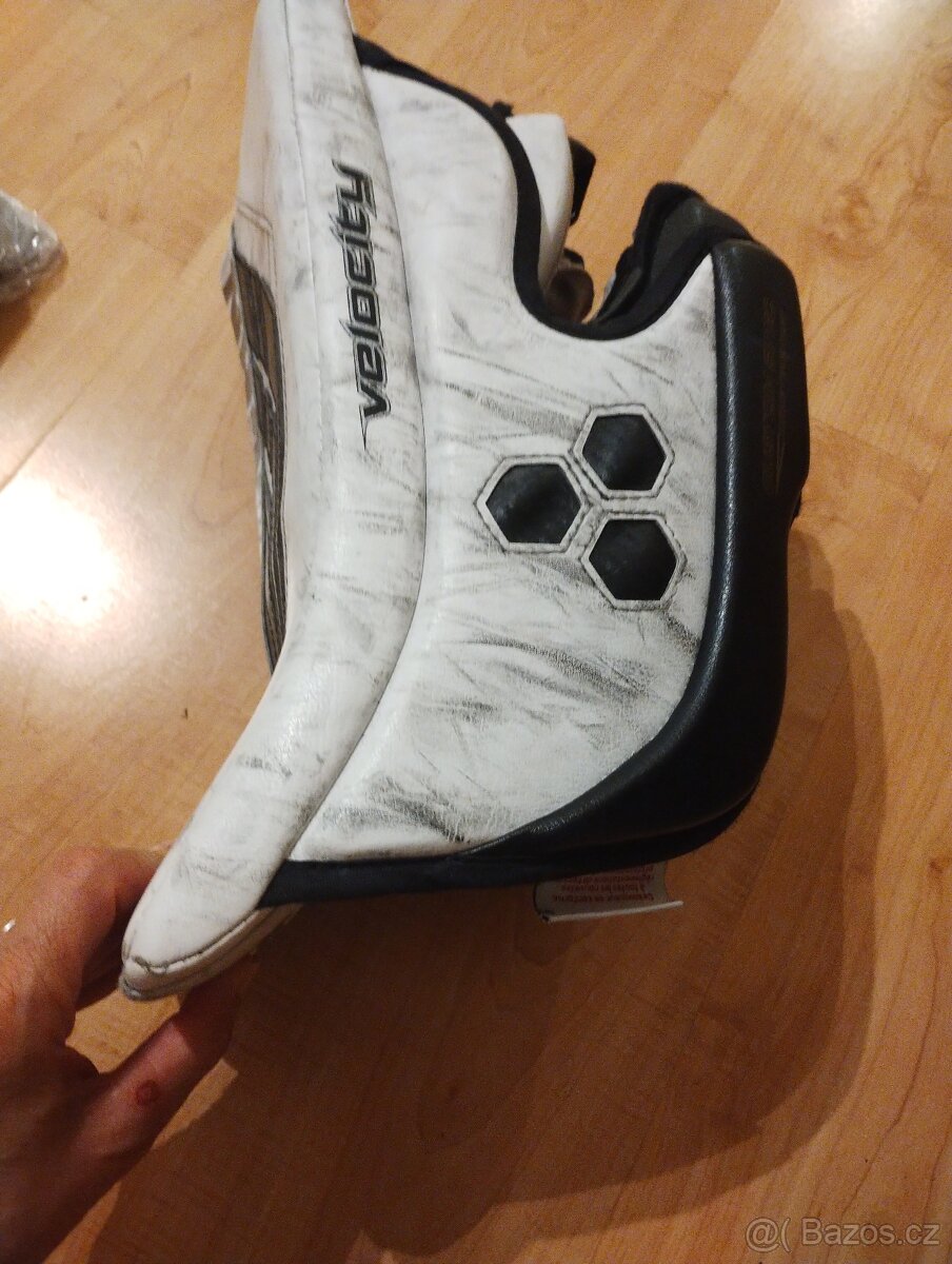 Vyrážečka Vaughn VE8, obrácený gard