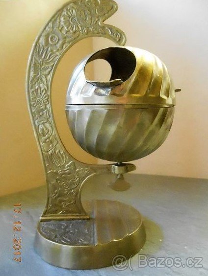 Popelník globus - gravírovaný, mosaz