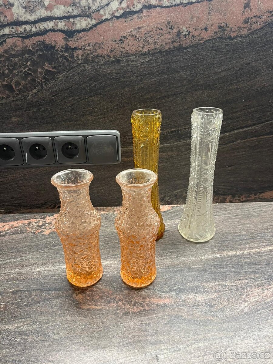 Retro vázy lisované sklo