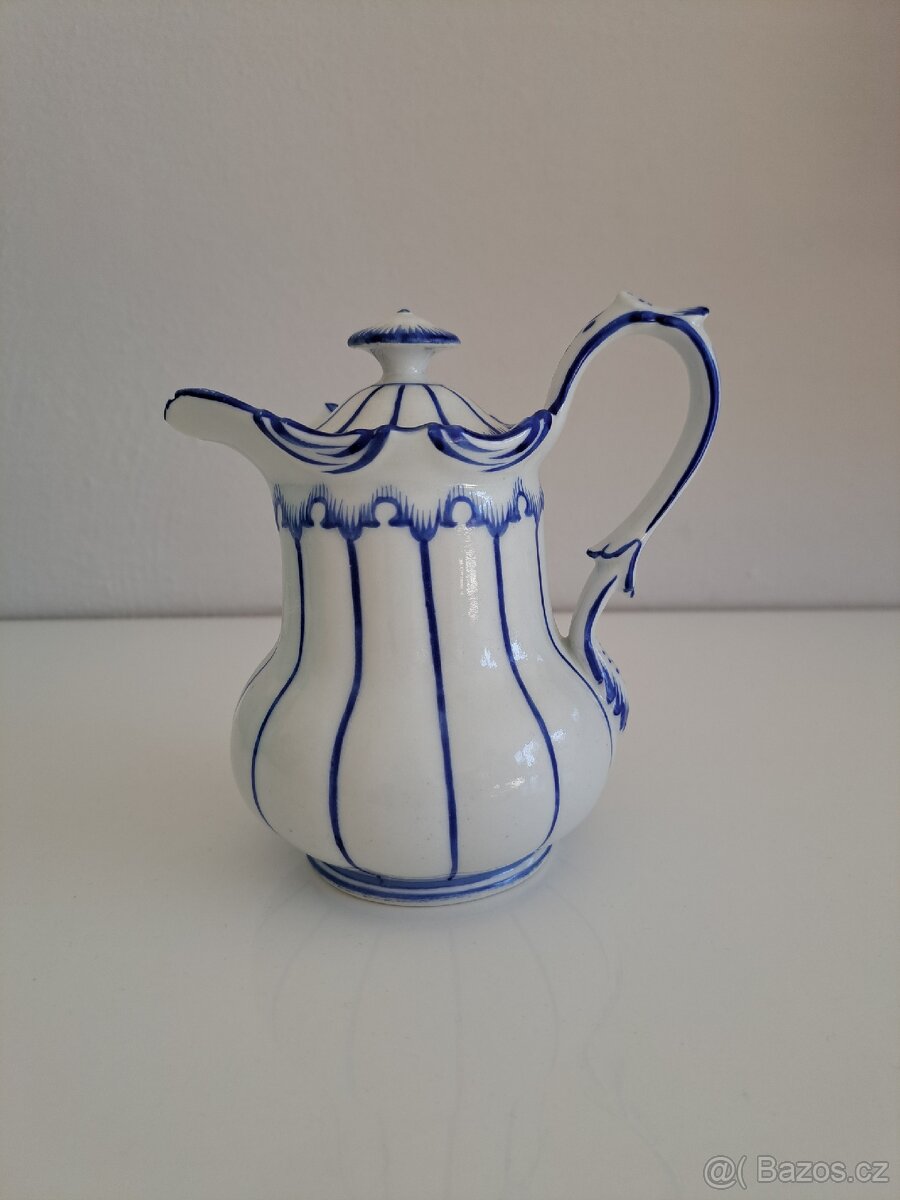 Starožitná porcelánová konvička - mléčenka