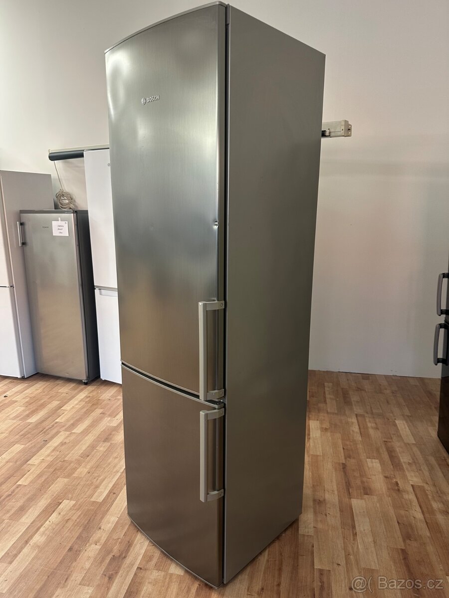Lednice s mrazákem Bosch (238)