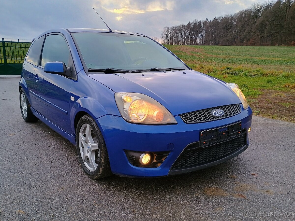 Ford Fiesta ST 150 / KRÁSNÁ / BEZ KOROZE