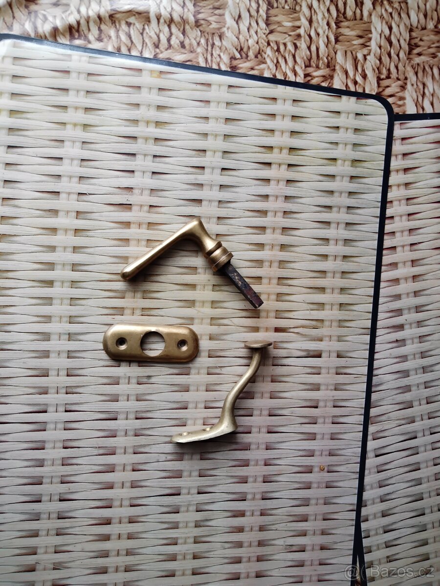 Celomosazné kování