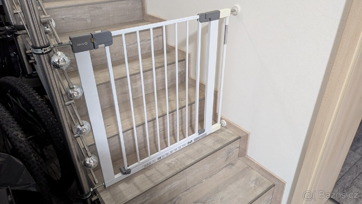 Zábrany na schody Safety 1st