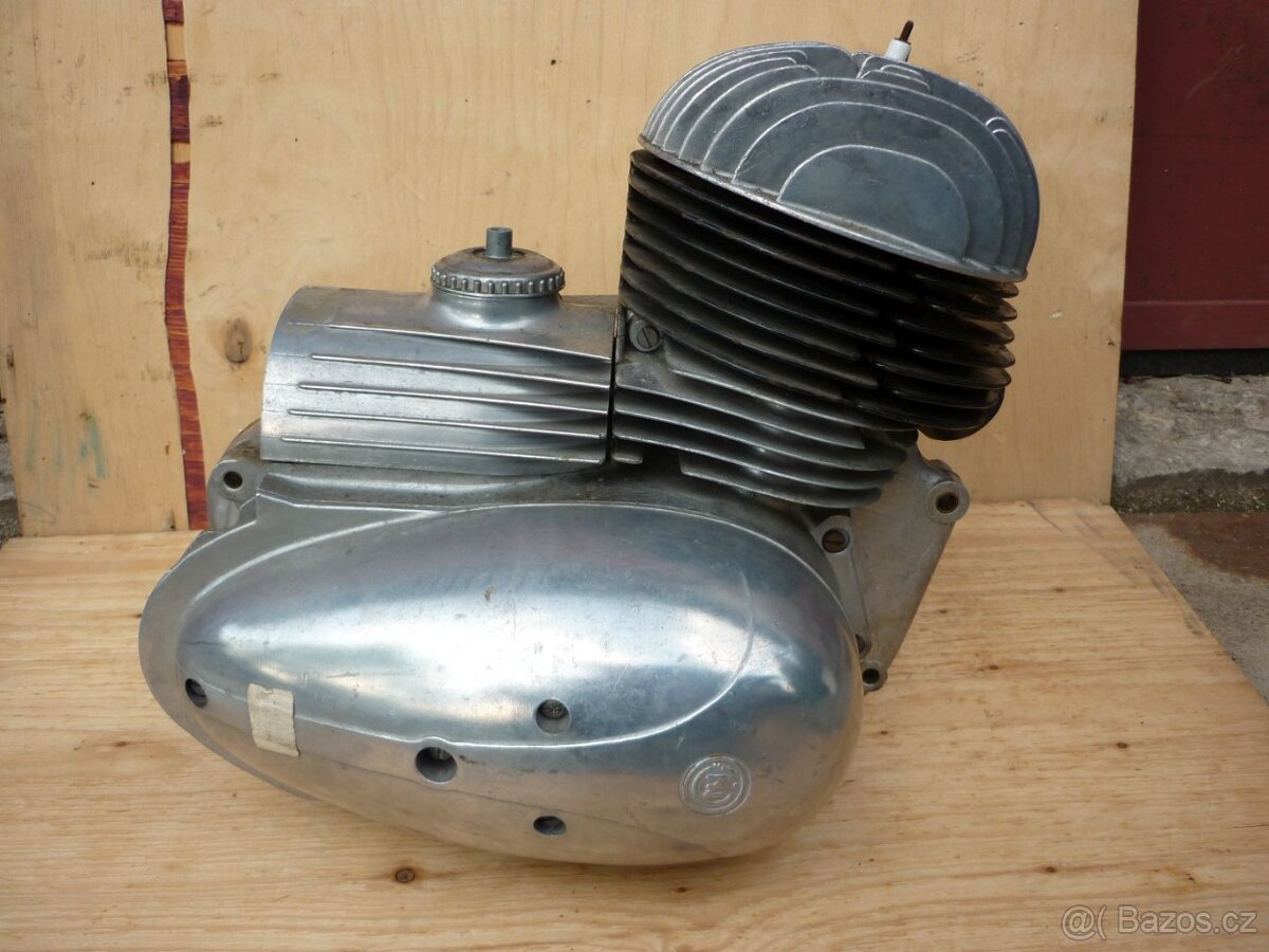 ČZ 128/453 nový motor uloženka