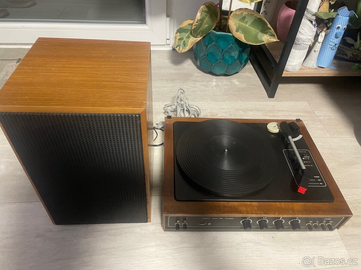 Gramofon Tesla + LP