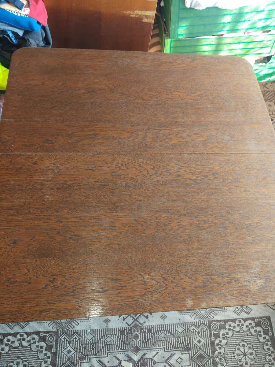 Rozkládací jídelní stůl Jitona