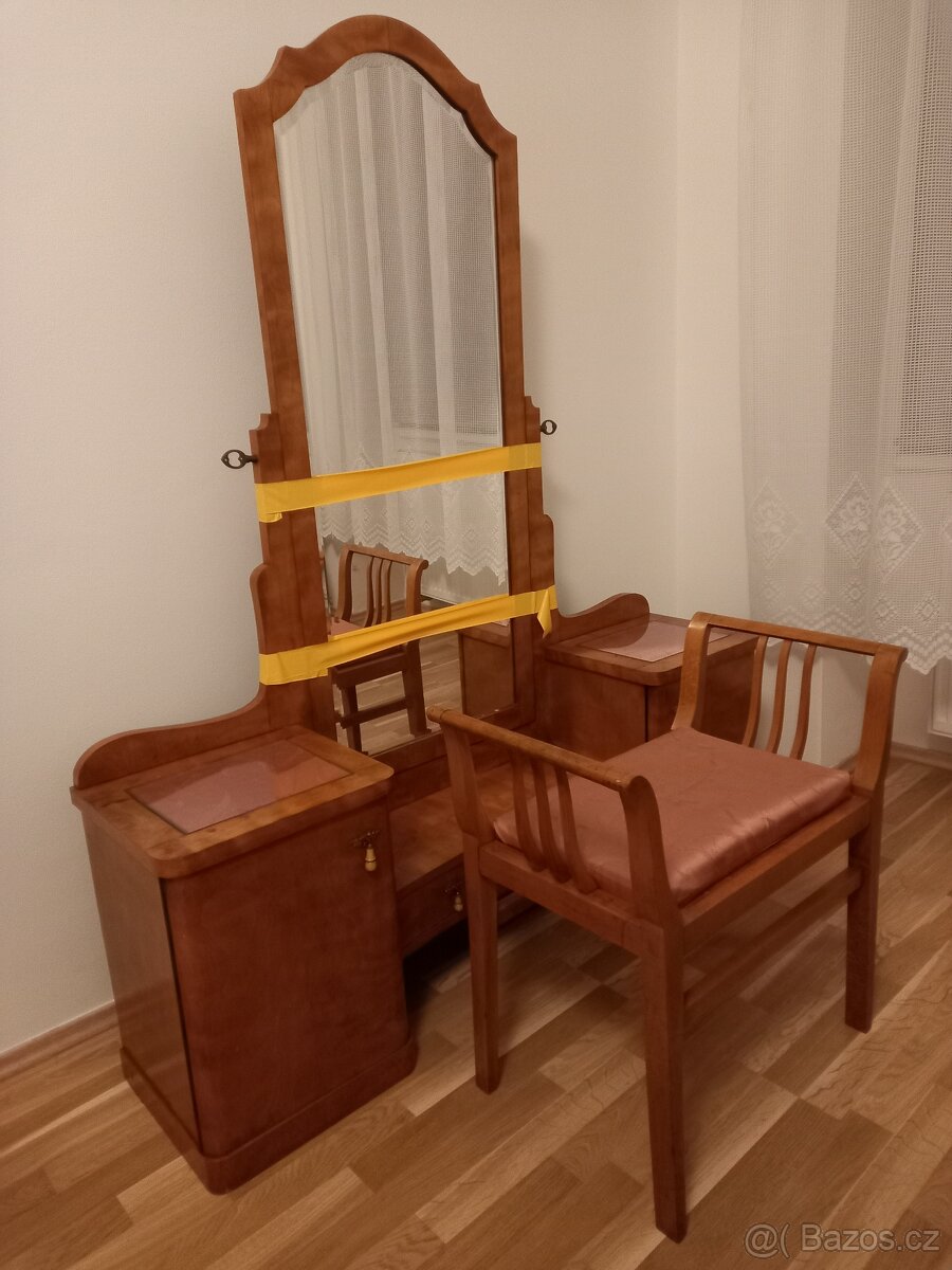 Toaletní stolek - starožitný