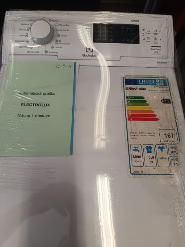 vrchem plněná pračka Electrolux