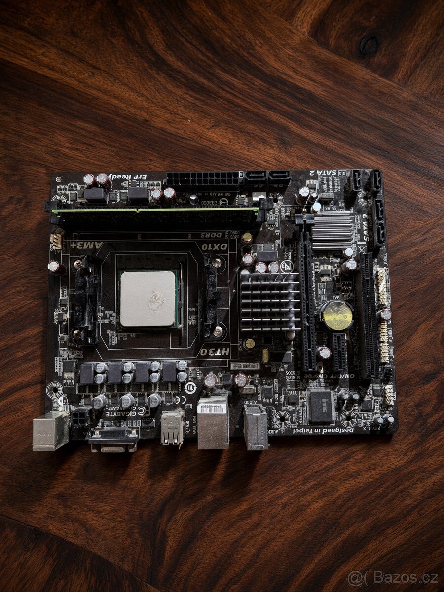 Gigabyte AM3+ deska + CPU mATX deska s procesorem v socketu